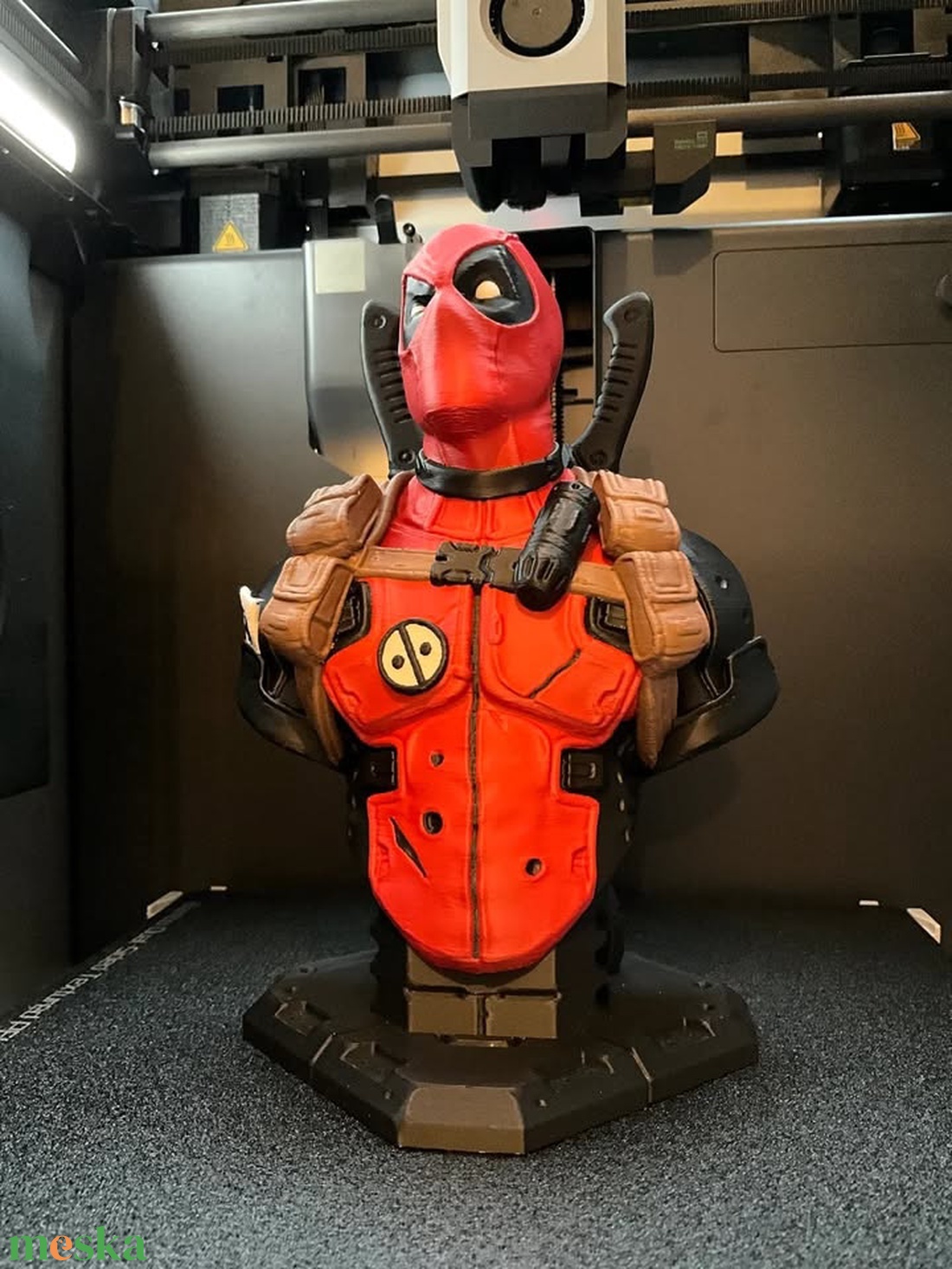 Színes Deadpool 25cm magasságú szobor -  - Meska.hu