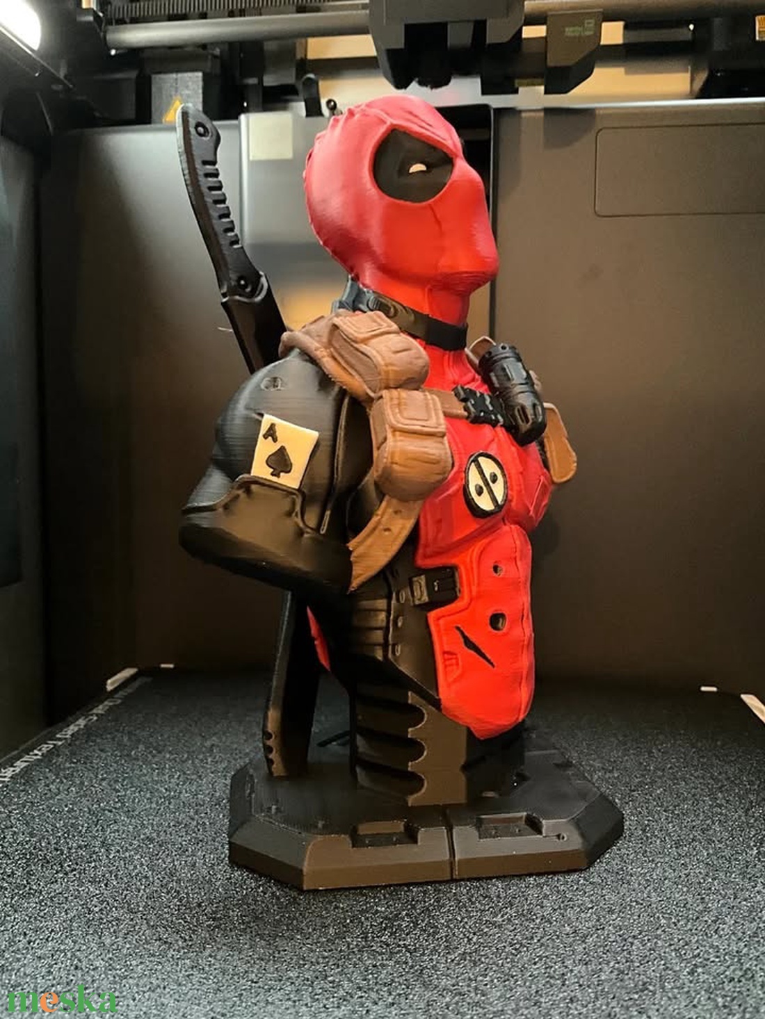 Színes Deadpool 25cm magasságú szobor -  - Meska.hu