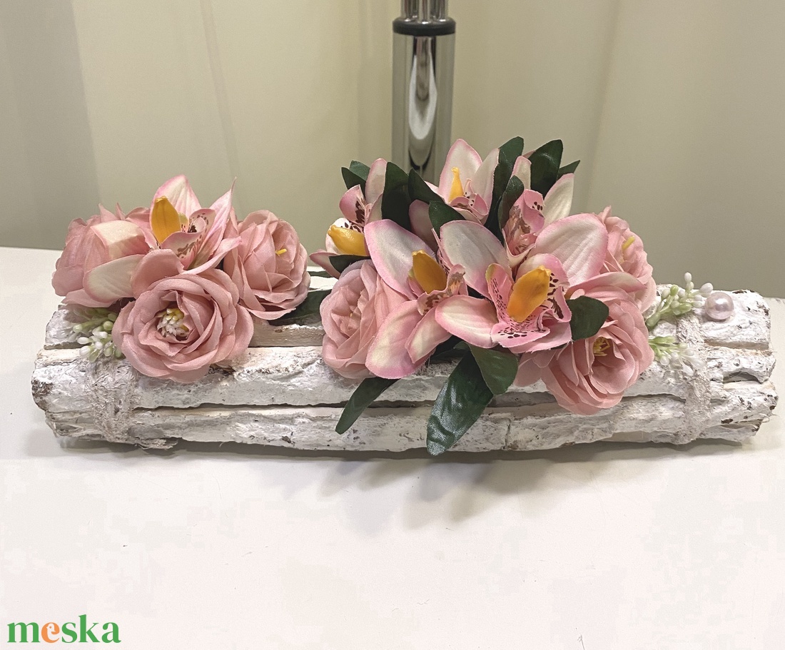 Orchidea és rózsa fakéreg asztaldísz - otthon & lakás - dekoráció - asztal és polc dekoráció - asztaldísz - Meska.hu