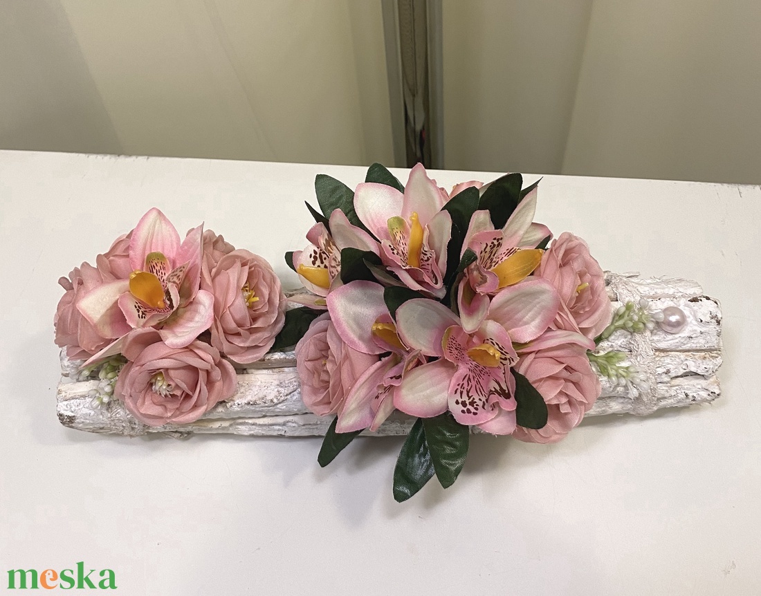 Orchidea és rózsa fakéreg asztaldísz - otthon & lakás - dekoráció - asztal és polc dekoráció - asztaldísz - Meska.hu
