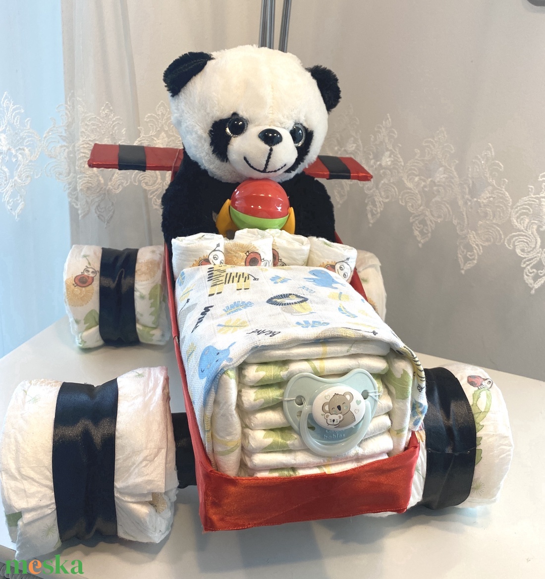 Pandás autó pelenkatorta, 2-5 kg pelenkatorony, babaváró csomag - játék & sport - babalátogató ajándékcsomag - Meska.hu