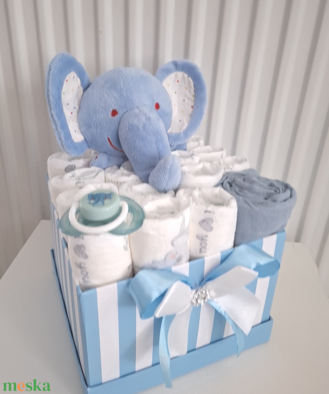 Dumbo baba box ,pelenkatorta, 2-5 kg pelenkatorony, babaváró csomag - játék & sport - babalátogató ajándékcsomag - Meska.hu