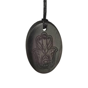 Shungit medál gravírozott Hamsa kéz ovál 30x40mm, Ékszer, Nyaklánc, Medál, , MESKA