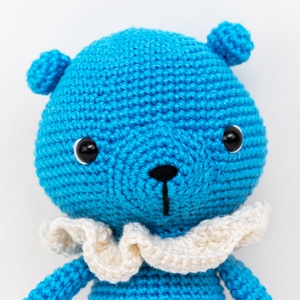 Horgolt kék maci hímzéssel - Amigurumi teddy maci - Amigurumi állatfigura - Horgolt gyerekjáték - játék & sport - plüssállat & játékfigura - maci - Meska.hu