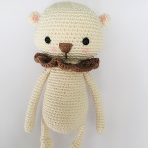 Horgolt fehér maci gallérral - Kedves mackó játék - Amigurumi maci figura - játék & sport - plüssállat & játékfigura - maci - Meska.hu