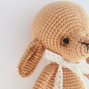 Horgolt nyuszi szívecskével - amigurumi nyúl szívvel - horgolt kisnyuszi prémium minőségben - játék & sport - plüssállat & játékfigura - nyuszi - Meska.hu