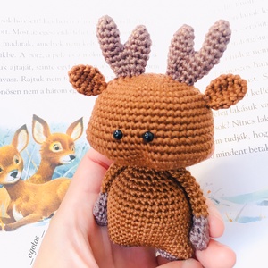 Horgolt rénszarvas pihe-puha sállal a nyakában - amigurumi szarvas fiú/lány - játék & sport - plüssállat & játékfigura - más figura - Meska.hu