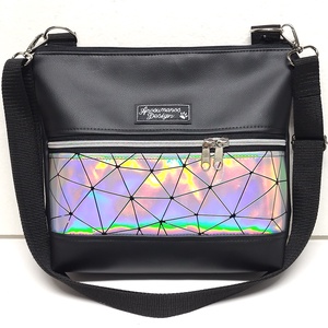 Bella crossbody oldaltáska  28x24cm - Fekete lézerhologram, Táska & Tok, Kézitáska & válltáska, Vállon átvethető táska, Varrás, MESKA