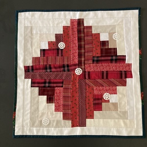 Karácsonyi patchwork asztalközép, Karácsony, Karácsonyi lakásdekoráció, Ünnepi asztaldekoráció, Patchwork, foltvarrás, MESKA