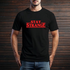 Stay Strange - Ajándék Ötlet Filmrajongóknak - Netflix Inspirációval Átitatott 'Stranger Things' Póló - ruha & divat - női ruha - póló, felső - Meska.hu