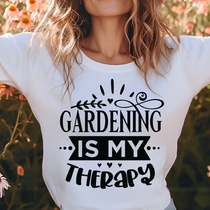 Gardening is My Therapy - Stílusos Kertészeti Póló Nőknek és Férfiaknak - Gyors Gyártás és Kényelmes Viselet, Ruha & Divat, Női ruha, Póló, felső, , MESKA