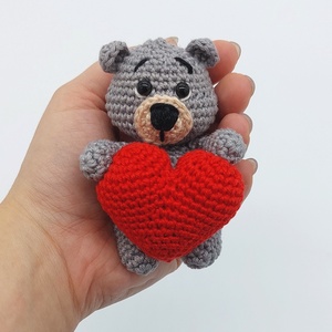 Szivecskés amigurumi maci - játék & sport - plüssállat & játékfigura - maci - Meska.hu