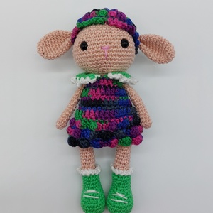 Amigurumi bárányka színes ruhában, Játék & Sport, Plüssállat & Játékfigura, Plüss bárány, Horgolás, MESKA