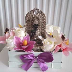 Buddha orchideák között box, csokor, doboz, Otthon & Életmód, Dekoráció, Virágdísz és tartó, Csokor & Virágdísz, Virágkötés, MESKA