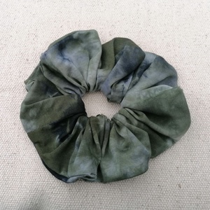 Batikolt scrunchie - textil hajgumi - ruha & divat - hajdísz & hajcsat - hajgumi - Meska.hu