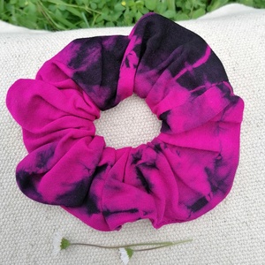 Batikolt scrunchie - textil hajgumi, Ruha & Divat, Hajdísz & Hajcsat, Hajgumi, Varrás, Újrahasznosított alapanyagból készült termékek, MESKA