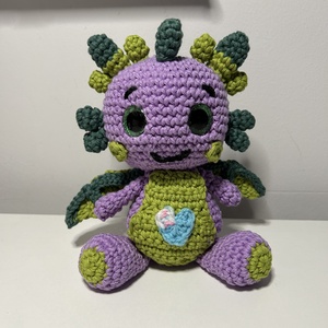 Lila-zöld amigurumi sárkány - 17 cm, pamut fonalból, Játék & Sport, Plüssállat & Játékfigura, Plüss sárkány, , MESKA