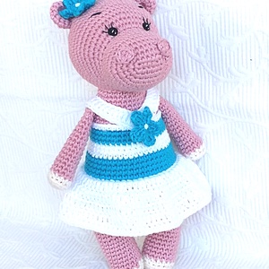 Viziló lány - púder - türkiz - fehér - horgolt -  amigurumi  - Meska.hu