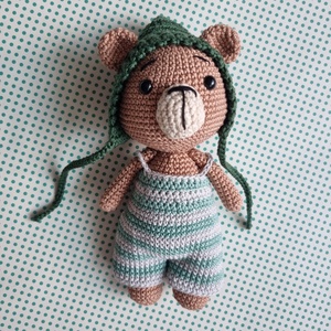 Horgolt maci zöld sapkában amigurumi, Játék & Sport, Plüssállat & Játékfigura, Maci, Horgolás, MESKA