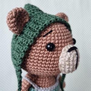 Horgolt maci zöld sapkában amigurumi - játék & sport - plüssállat & játékfigura - maci - Meska.hu