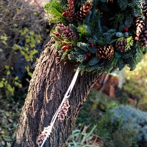 Téli természet fenyő ,toboz ajtódísz  - karácsony - adventi díszek - adventi ajtódísz - Meska.hu