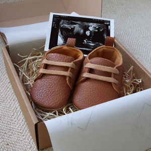 Brown Little Shoes Box - Terhességbejelentő doboz - játék & sport - babalátogató ajándékcsomag - Meska.hu