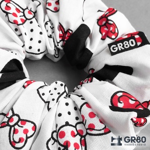 Minnie/Mickey egeres, piros masnis 100% pamut hajgumi. Textil scrunchie. Normál és óriás méretben - ruha & divat - hajdísz & hajcsat - hajgumi - Meska.hu