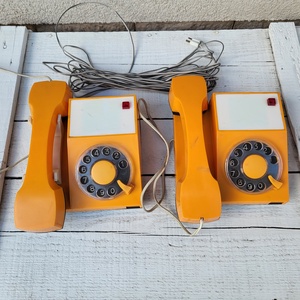 Vintage, retro, jugoszláv játék telefonkészülék pár Iskra Kranj ATA 31 hű másolatai - játék & sport - táblajáték és kártyajáték - társasjátékok - Meska.hu