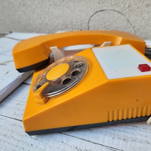 Vintage, retro, jugoszláv játék telefonkészülék pár Iskra Kranj ATA 31 hű másolatai - játék & sport - táblajáték és kártyajáték - társasjátékok - Meska.hu