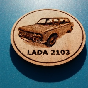 Lada 2103 mintás hűtőmágnes. Ladás gravírozás. - otthon & életmód - konyhafelszerelés, tálalás - konyhai dekoráció - hűtőmágnes - Meska.hu