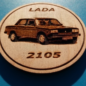 Lada 2105 mintás hűtőmágnes. Ladás gravírozás. - otthon & életmód - konyhafelszerelés, tálalás - konyhai dekoráció - hűtőmágnes - Meska.hu