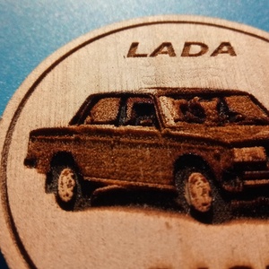 Lada 2105 mintás hűtőmágnes. Ladás gravírozás. - otthon & életmód - konyhafelszerelés, tálalás - konyhai dekoráció - hűtőmágnes - Meska.hu