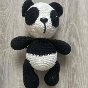 Kézműves, horgolt panda - 22 cm, Játék & Sport, Plüssállat & Játékfigura, Maci, Horgolás, MESKA