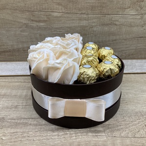 Ferrero bonbonos box, Otthon & Életmód, Dekoráció, Virágdísz és tartó, Virágbox, virágdoboz, Virágkötés, MESKA