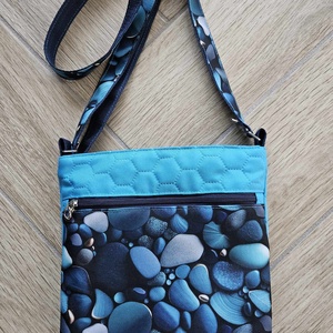 Kavicsmintás crossbody táska sok rekesszel - Meska.hu