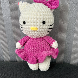 30 cm-es amigurumi horgolt Hello Kitty, Játék & Sport, Plüssállat & Játékfigura, Cica, Horgolás, MESKA