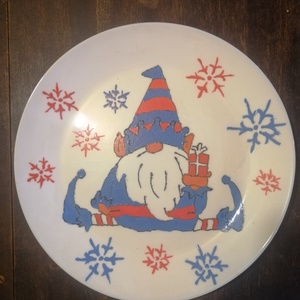 Porcelántányér manóval, Karácsony, Mikulás, Mikulás ajándékok, Festett tárgyak, MESKA