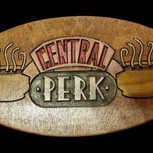 Central Perk gravírozott fatábla - otthon & életmód - dekoráció - fali és függő dekoráció - falra akasztható dekor - Meska.hu