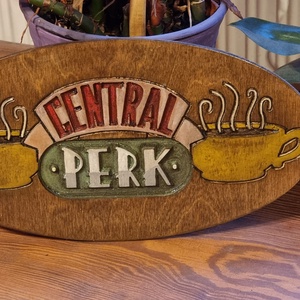 Central Perk gravírozott fatábla - otthon & életmód - dekoráció - fali és függő dekoráció - falra akasztható dekor - Meska.hu