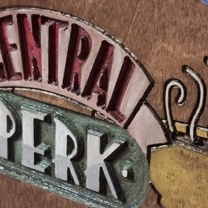 Central Perk gravírozott fatábla - otthon & életmód - dekoráció - fali és függő dekoráció - falra akasztható dekor - Meska.hu