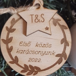 Első közös karácsonyunk karácsonyfadísz monogrammal - karácsony - karácsonyi lakásdekoráció - karácsonyfadíszek - Meska.hu