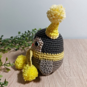 Horgolt Pingvin Sárga Sállal és Sapkával - Amigurumi - játék & sport - plüssállat & játékfigura - más figura - Meska.hu