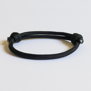 Minimal karkötő (550 Paracord Type III.) - Black - Meska.hu