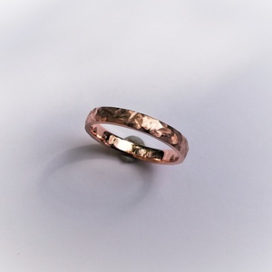   Rosegold, különleges mintájú karikagyűrű (14 K) - esküvő - ékszer - karikagyűrű - Meska.hu