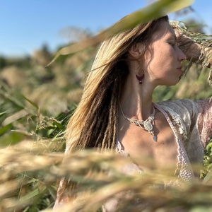 Korall fosszilia fejdísz nyaklánc. Tört fehér makramé tündér nyakék. Rózsaszin choker nyaklánc, Ékszer, Nyaklánc, Medálos nyaklánc, Ékszerkészítés, MESKA