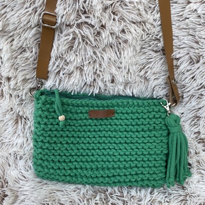 Amaya zöld kötött crossbody táska - táska & tok - kézitáska & válltáska - vállon átvethető táska - Meska.hu