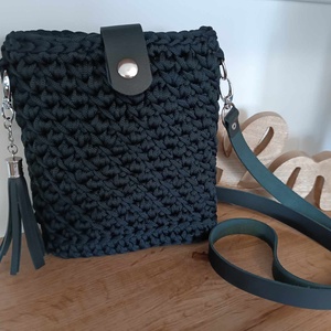 Horgolt crossbody táska, Dirndltasche - fekete zsinórfonallal - Meska.hu