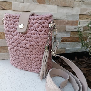 Horgolt crossbody táska, Dirndltasche - rózsaszín pólófonallal - Meska.hu