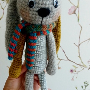 Nagy amigurumi nyuszi sállal - játék & sport - plüssállat & játékfigura - más figura - Meska.hu