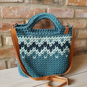 Horgolt női crossbody táska teal színben bőr vállpánttal - Cikk-cakk mintával - BIG - táska & tok - kézitáska & válltáska - vállon átvethető táska - Meska.hu